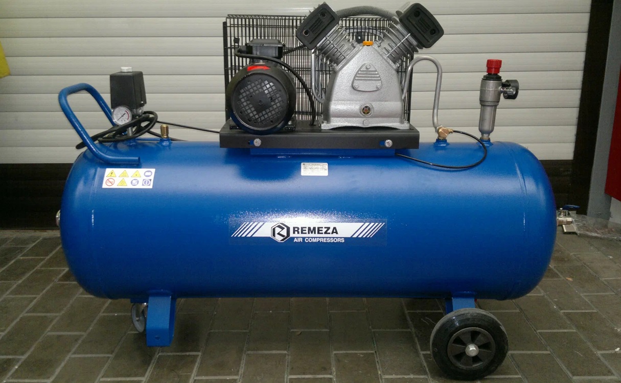 Поршневой компрессор Remeza